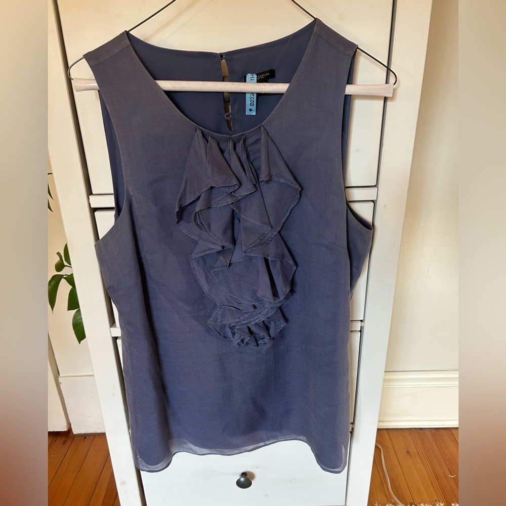 Ann Taylor women’s medium light purple lavender ruffled sleeveless top workwear